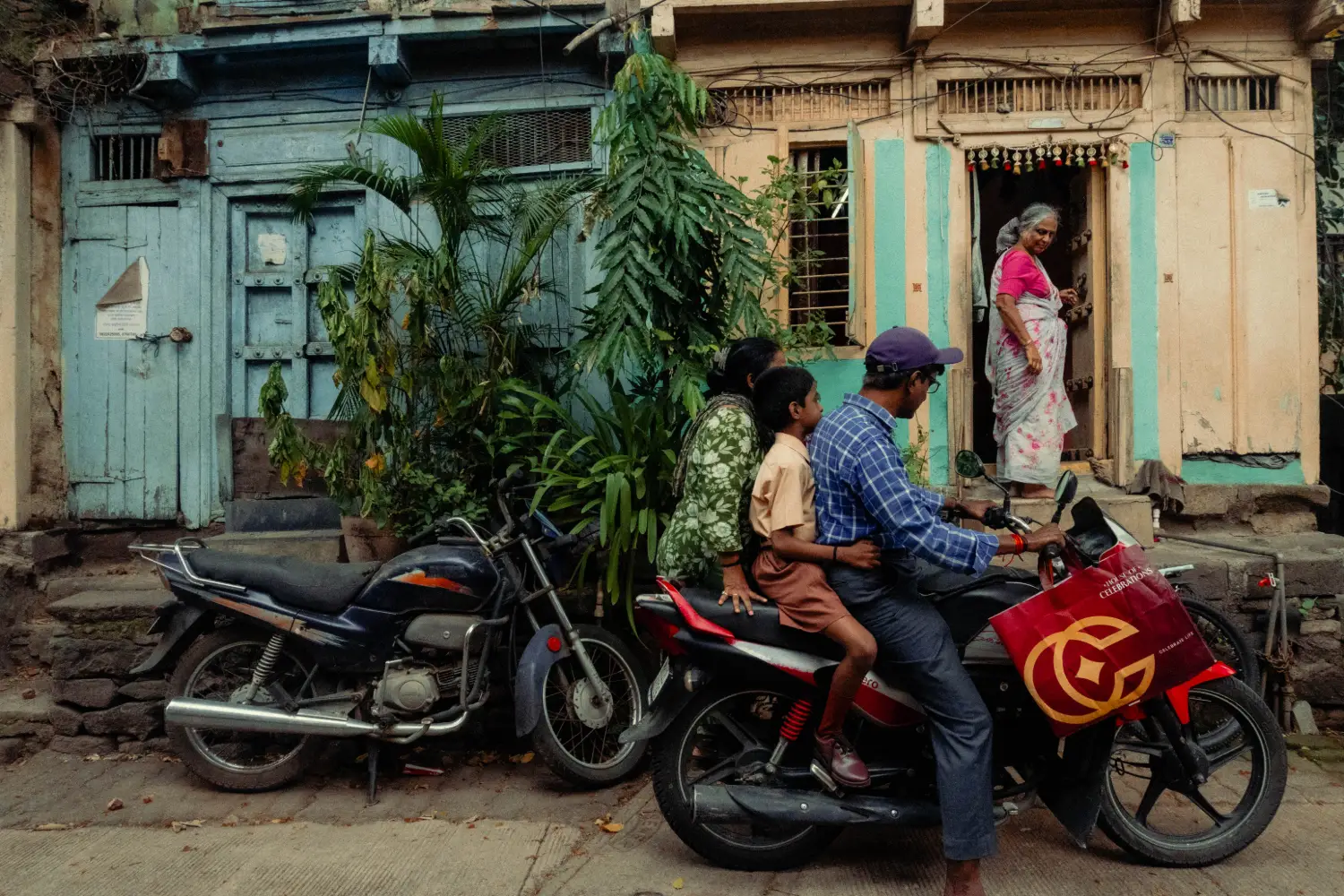 A photograph made on a photowalk in Pune
