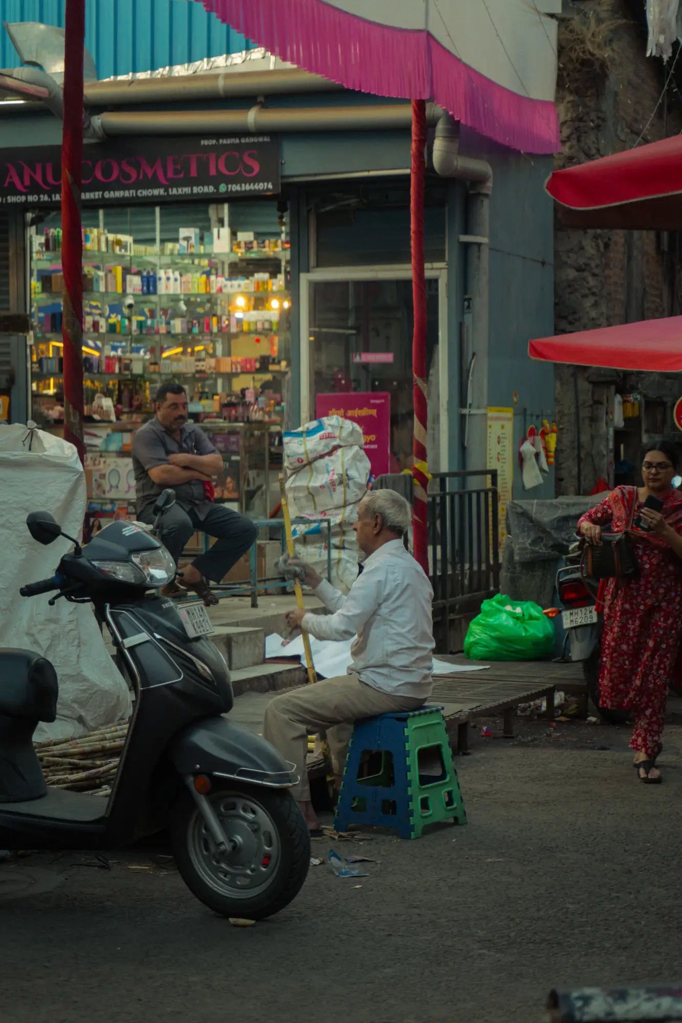 A photograph made on a photowalk in Pune